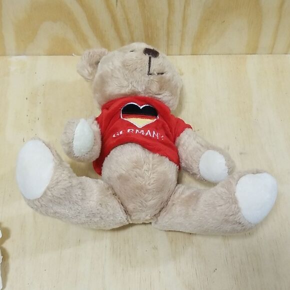 Teddy Bear in Oracle red T Shirt representing "Germany " - Picture 6 of 7